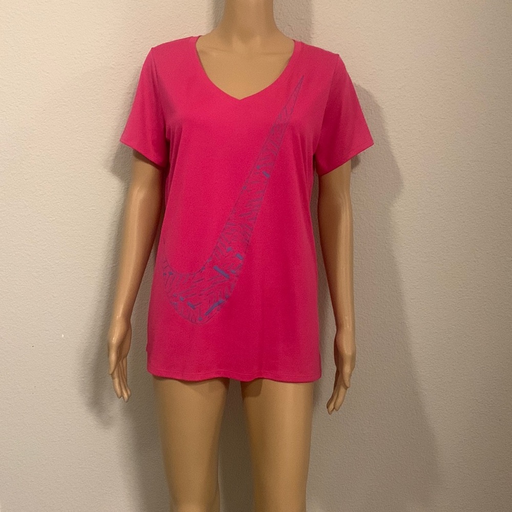 The Nike Tee, DRI-FIT, Athletic Cut, Pink, size L